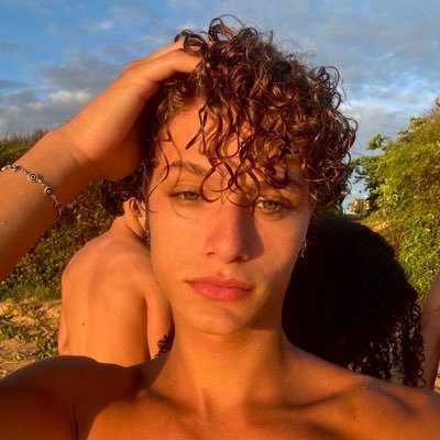 twinkalcoolatra's profile picture. *se a carapuça serve*