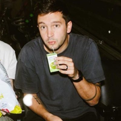 feelingsoclancy's profile picture. + i’ll stay awake, cause the dark’s not taking prisoners tonight