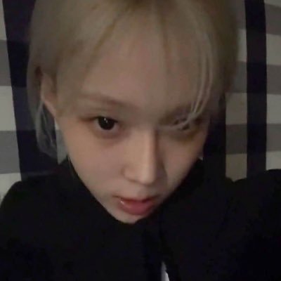 blondbyun's profile picture. i like apples and bananas.