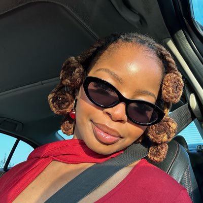 ItsRosa_B's profile picture. One woman, many layers | she/her/clink clink babe 🥂| 🇲🇿🇿🇲