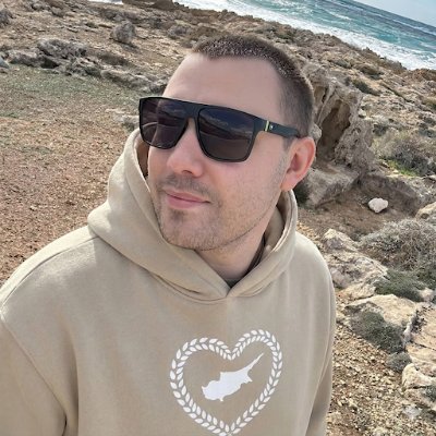 0xfe0d's profile picture. #нетвойне Главный редактор https://t.co/C9vrssMTOX - мемы, сообщество и бесконечный чилл 🦥 https://t.co/u2dIkwjFaZ - футболки и худи 🦖