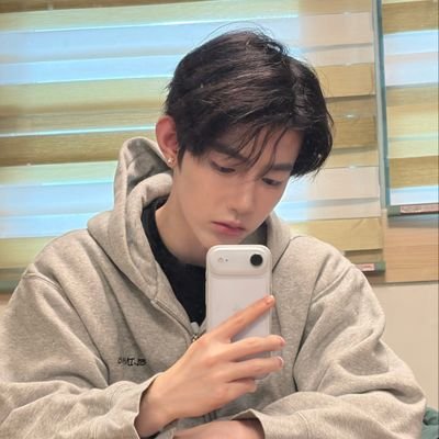 fazrming's profile picture. Illusoire : From his dapper style to his magnetic presence, he exudes pure allure.