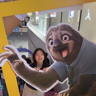 LuoLysette's profile picture. Growth & community @Trickle_HQ | Vibe-creator | Graduated 25 | Anthropology Student in AI