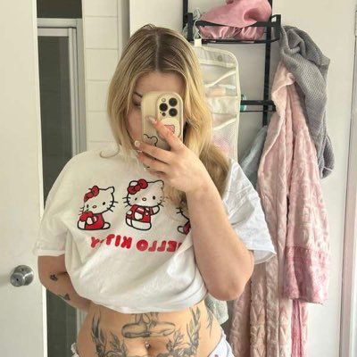 CharlotteHsow6's profile picture. 