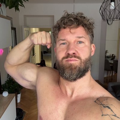 Benleon1169431's profile picture. Hey, loved your style!