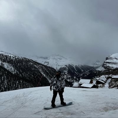 ubeshmagar's profile picture. crypto trader 💯 crypto investor stock market top buyer 💵 i buy real estate and company shares Apple Tesla and space X 👌