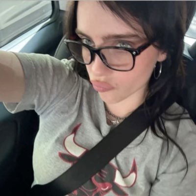 eilishfour's profile picture. thinking of billie in my dreams 💭