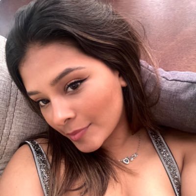 MedinnaJ99's profile picture. 