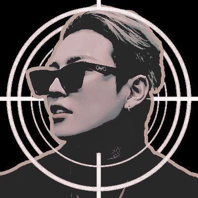 CR0WNEDMOON's profile picture. 