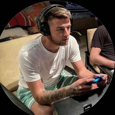 waled10_'s profile picture. لا أكتب لأقنعك فلا تكتب لتقنعني، هكذا أنا فلا تطل التفكير | @Alhilal_fc.