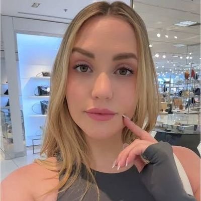 BucaryLayla's profile picture. Heyy😗, you've found what you've been lookin for, how about saying hi? I don't bite..... maybe a little 😏🤫