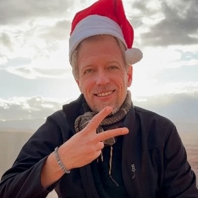 Desert_Hustle's profile picture. 🗽  life, liberty and the pursuit of awesome 🏜  finding interesting people to interview for my YouTube channel ✨️ everyone has a story to tell 😀 🎥