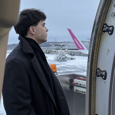 Moxie2058969's profile picture. UNILAG graduate | Manchester United FC supporter  | Focused & serious