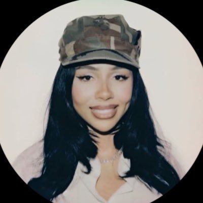 viexla's profile picture. she fly with a butterfly tat