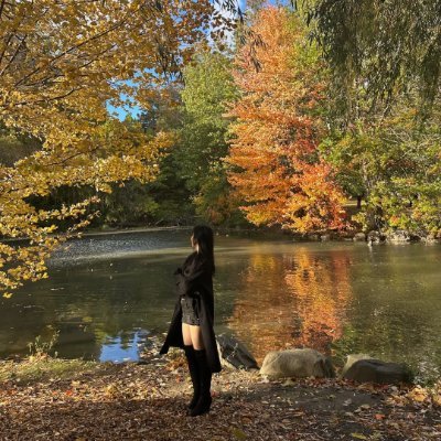 TaraJohnsokf's profile picture. Amidst the vibrant autumn leaves, the stillness of the water reflects the beauty of the season. 🍂 
A quiet moment to appreciate nature’s peaceful embrace.