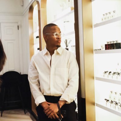 unclevibes_'s profile picture. coolfriendstudio | marketer | part-time funny guy | photo dump connoisseur 📸