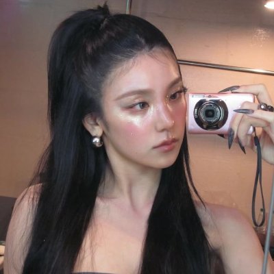 yezywz's profile picture. 