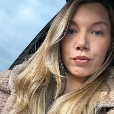 ellethorp's profile picture. Loving Wife and Mom. Proverbs 31:25–31 🌸