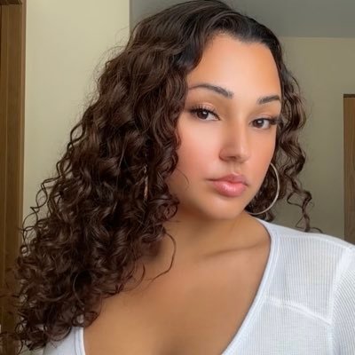 Taaaylor_Rey's profile picture. a series of fortunate tweets 🍭