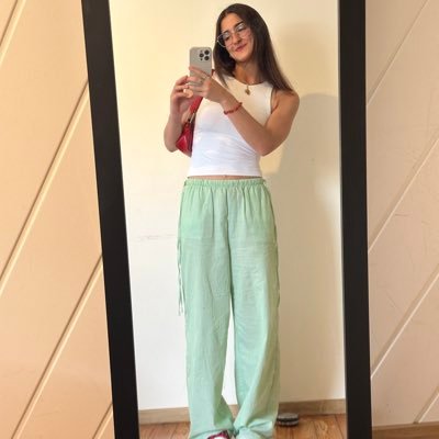 paula3bm's profile picture. escapism