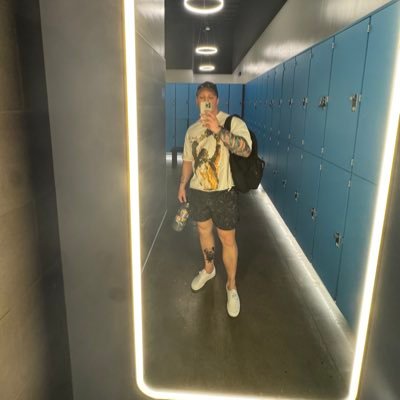 VanelswykJ's profile picture. watch me, goin outta the way when i should’ve went home