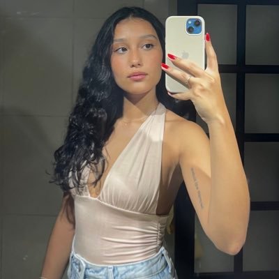 sofsranauro1's profile picture. a pathological people-pleaser