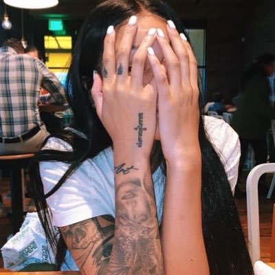 strrgaziing's profile picture. 