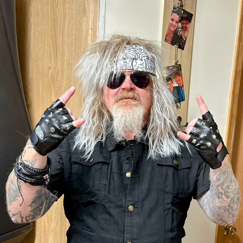 MotleyCruezin69's profile picture. 
