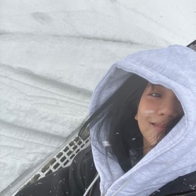 OhJisooX's profile picture. Eyes Closed ft rt account