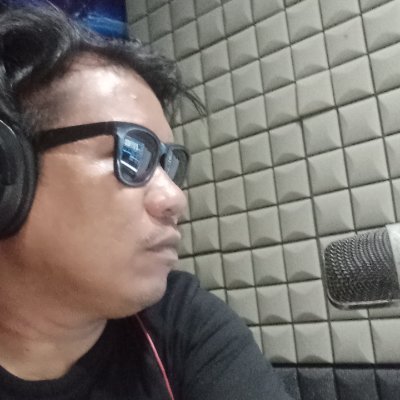 broadcaster & multimedia journalist