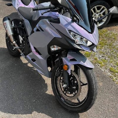 VinayManohar5's profile picture. エンジンの音が心のリズムになる🏍️。風を感じながら、道路を駆け抜ける瞬間が最高に気持ちいい🌪️。バイクに乗ると、世界が広がり、自由を感じる。次の冒険に向けて、アクセル全開！

#バイク好き 🏍️ #自由な走り 🚦 #冒険の旅 🌍 #摩托ライフ 🏁 #走り屋