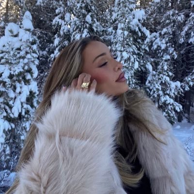 petite_fleur__'s profile picture. 