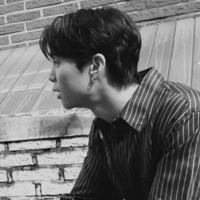 thxrxhxtthi's profile picture. ธรหัตถี (n.) แด่คุณผู้มีรอยยิ้มงดงามยิ่งกว่าสิ่งใด