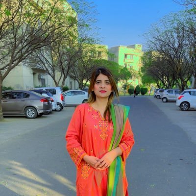 michelle_mishal's profile picture. I’m a particle of dust oscillating in the universe.