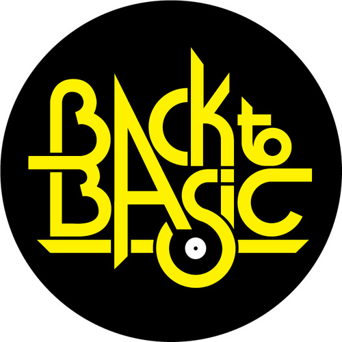 Back to Basic è un negozio di abbigliamento molto semplice ed essenziale mettiamolo come un ritorno agli anni passati con un tocco di moderno!!