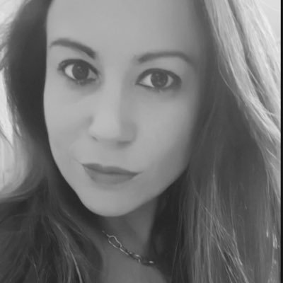 ArisuTxun's profile picture. “En la victoria mereces champagne, en la derrota lo necesitas.”