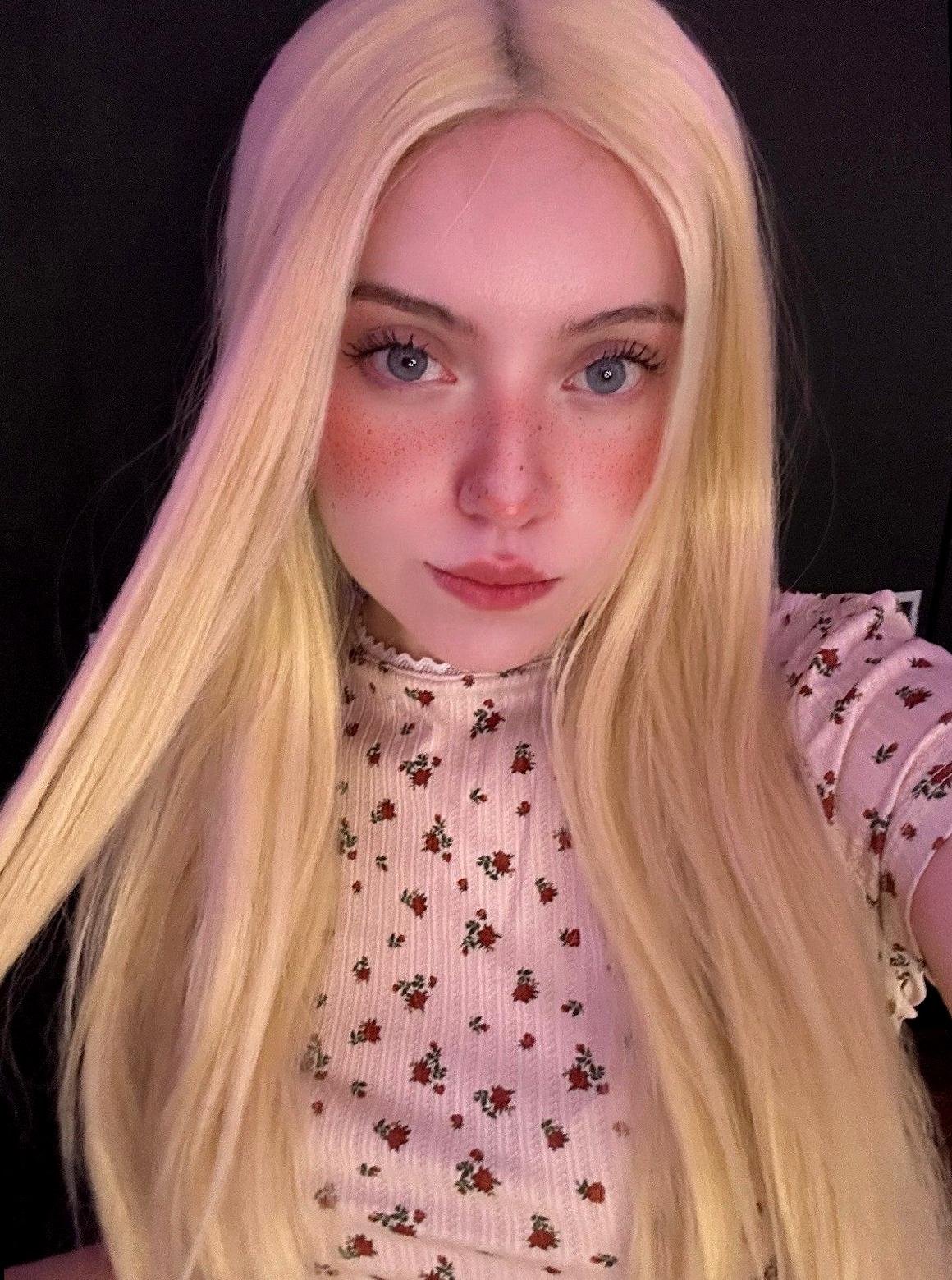 bcsekar's profile picture. 18yo cloud tickler & snack negotiator, stealing minutes from clocks, dm if u want to co-conspire