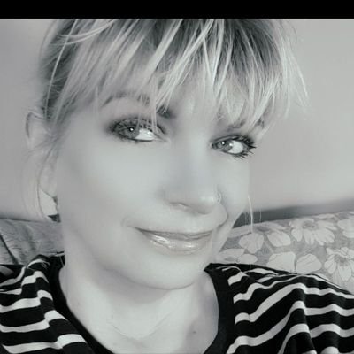 holistic_lady's profile picture. NO DMs