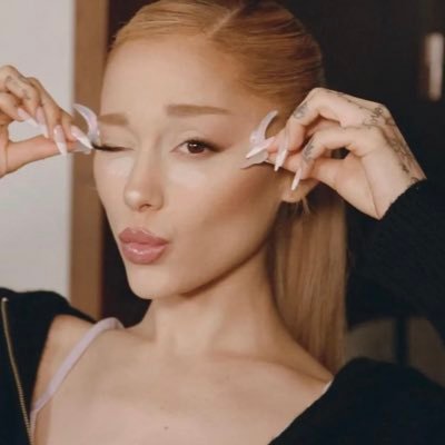 rosiebygrande's profile picture. did i dream the whole thing?