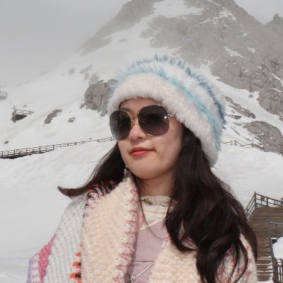 SelenaLY_'s profile picture. 