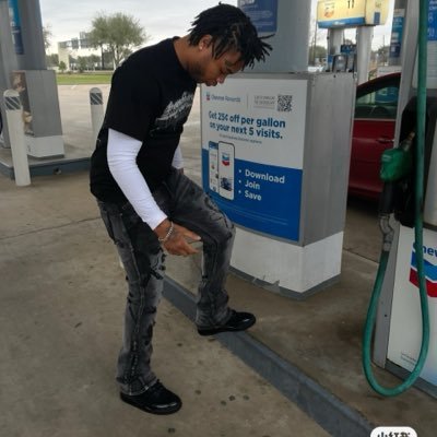 askboutopp's profile picture. amosc: b.raylonnn