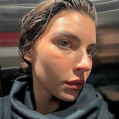 aelintswift's profile picture. always an angel, never a god.