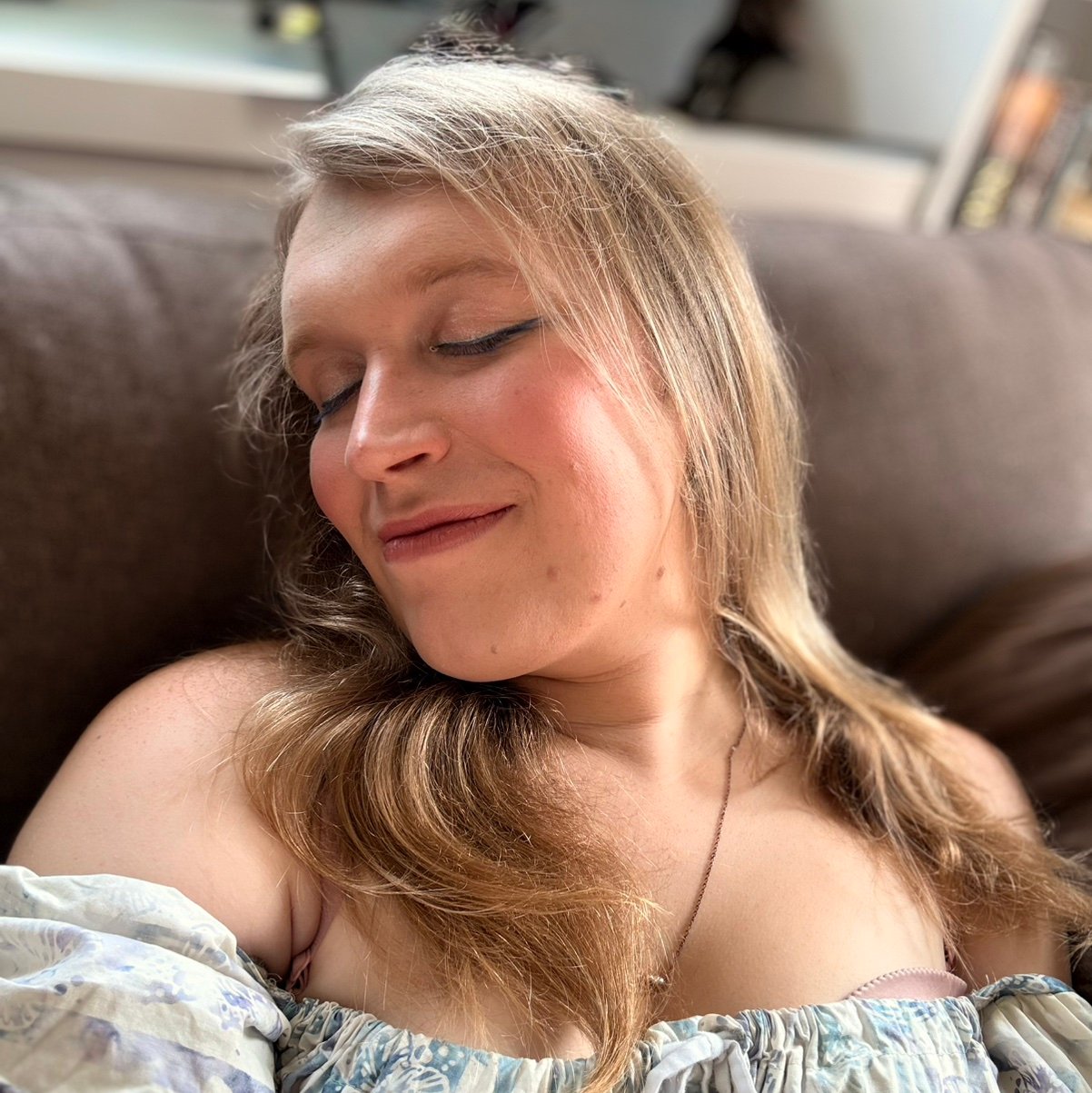 FelicityReif's profile picture. web destroyer, thought follower, creative romantic, working to find joy in the midst of chaos, shitposter. she/her 🏳️‍⚧️