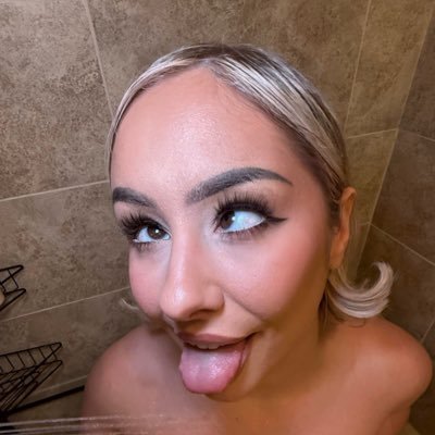 ShowMeCheeks69's profile picture. make me sink deeper😋 DMs open!