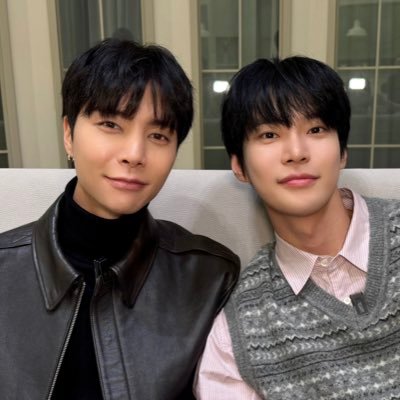 johndosoreal's profile picture. Please stay by my side forever. If you want, I’ll be there too — #JOHNNY to #DOYOUNG ; Chicago-Guri ; TH-EN🐱🐰✨ 2926% 🌷#평생즈 #영영즈 | header by @johndocult