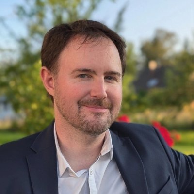 NicolasW_Tchoo's profile picture. Joue aux Lego avec des cartes, des trains et des bases de données, devOups, papa de https://t.co/ufyV6NLUuh et Graou, musicien.
Questions, geekeries et bisous!