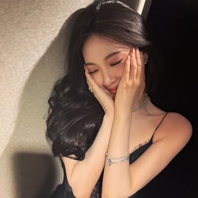 notningies's profile picture. ꕥ 𓆸 𓂃 “honeyed starlight draped on velvet notes.” 𝘀𝗰𝗿𝗶𝗽𝘁 𝘃: ningning—soft blaze, sugar-bright muse ✧🫧🧚🏻‍♀️