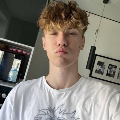 MolMike918's profile picture. I’m a gay guy and proud to be gay