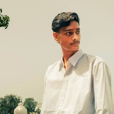 SohamSaxena00's profile picture. smile