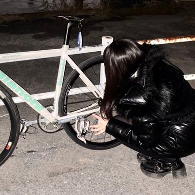 bb2008832958391's profile picture. 彼女が𝐍𝐨. 𝟏   🚴Bianchi pista concept